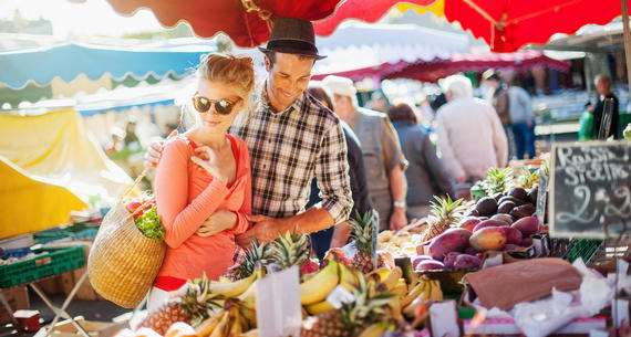 couple at farmers market
